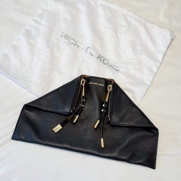 Michael Kors zipper clutch - Picture 1 of 6